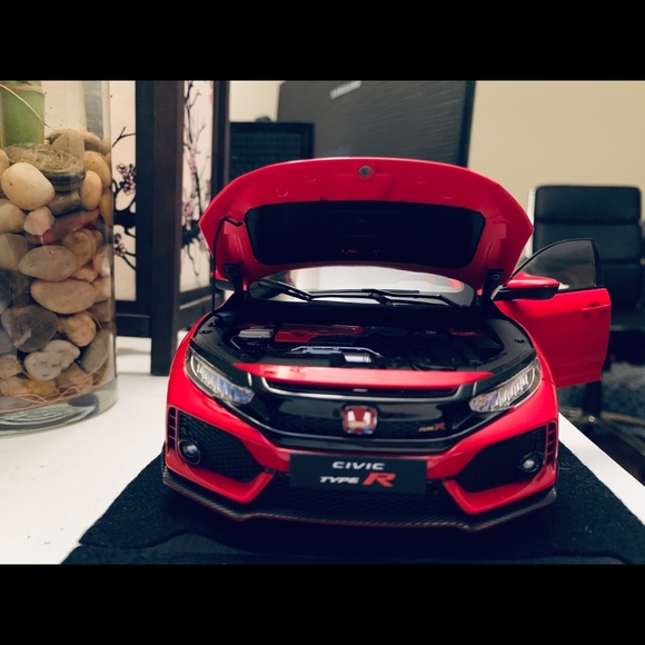 1:18  LCD RED HONDA CIVIC TYPE R DIECAST MODEL - Picture 4 of 11